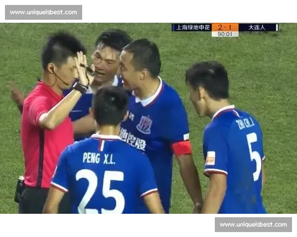 围绕判罚尺度与公正性比赛走向与舆论风波再起裁判权威与规则执行考验